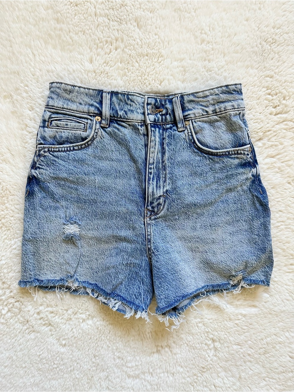 ZARA Women’s Distressed Denim Shorts in Blue Size 4